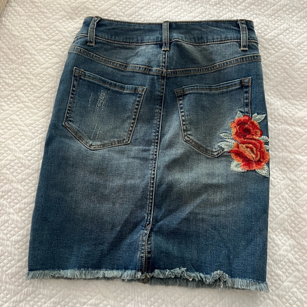 Wild Pearl Floral Embroidered Skirt